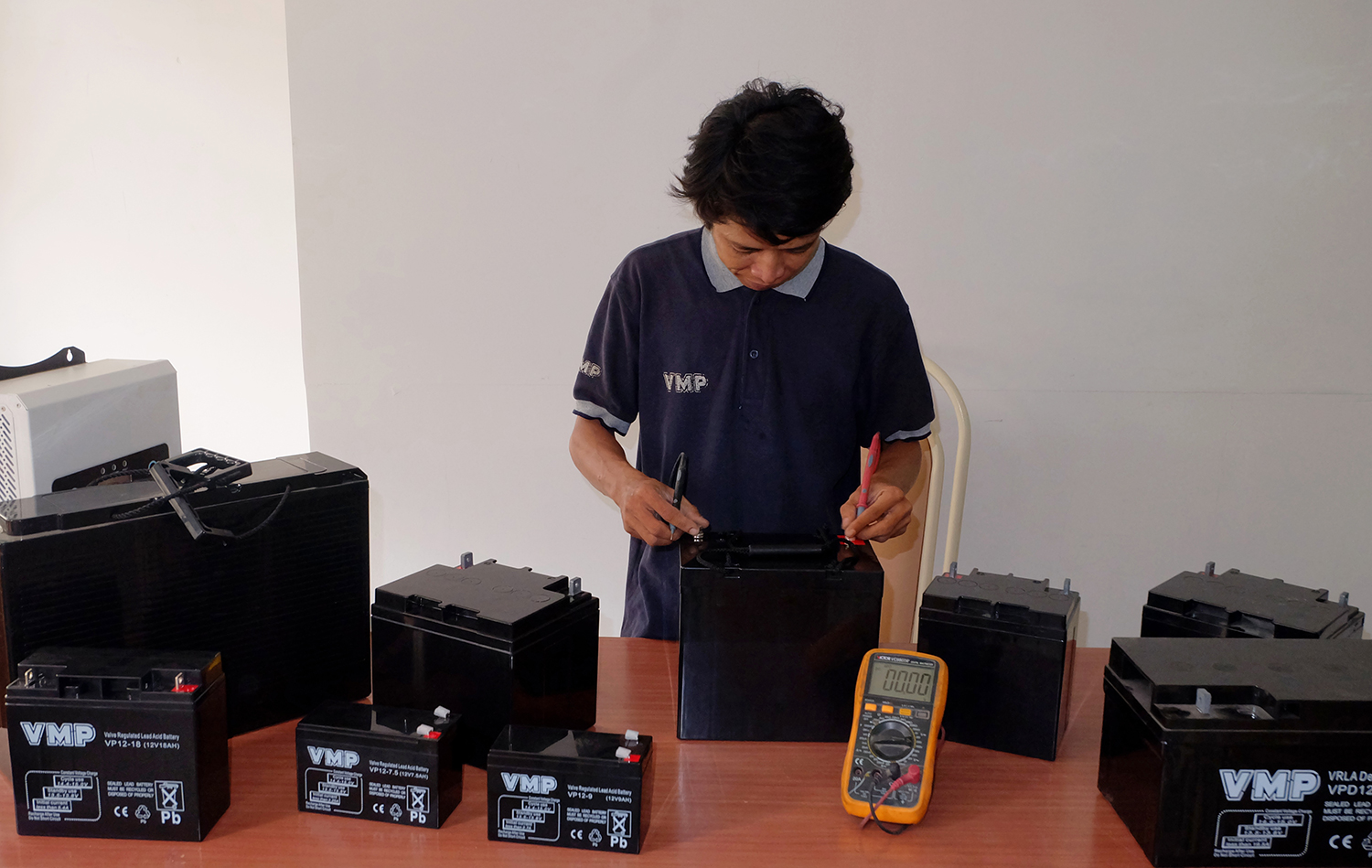 Maintenance and Quality Control: Kami memastikan produk baterai dicas dan test sebelum dikirim