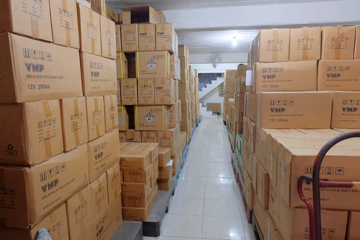 Stock Availability: Stok tersedia di Gudang Jakarta dan Surabaya